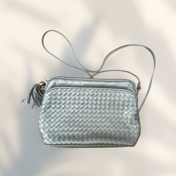 Vintage GANSON Silver Metalic Woven Leather Crossbody Bag With Tassel - Picture 11 of 11